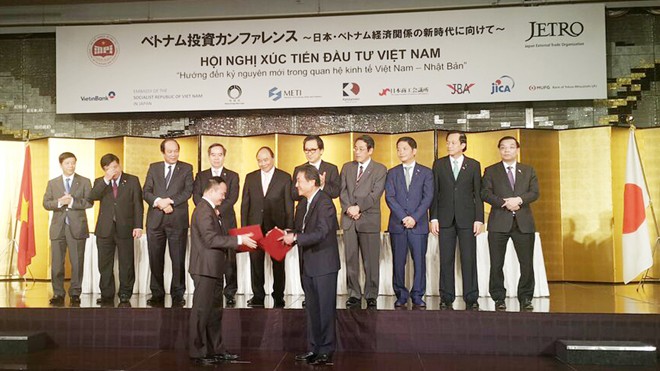 Nhà đầu tư Nhật bước chân vào BOT giao thông tại Việt Nam Chủ tịch Hội đồng Quản trị FECON –Phạm Việt Khoa trao đổi thỏa thuận hợp tác với đối tác Nhật Bản dưới sự chứng kiến của Thủ tướng Nguyễn Xuân Phúc