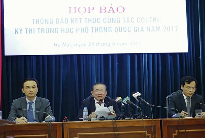 Phương án thi THPT quốc gia 2017 sẽ được giữ ổn định Thứ trưởng Bùi Văn Ga phát biểu tại buổi họp báo. ẢNH Như Ý