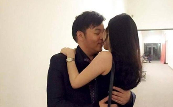 Cuộc hôn nhân đầu tiên của Quang Lê chỉ kéo dài hơn 1 năm Sau này dù yêu bất cứ ai, Quang Lê cũng thoải mái chia sẻ về chuyện quá khứ của mình với bạn gái.