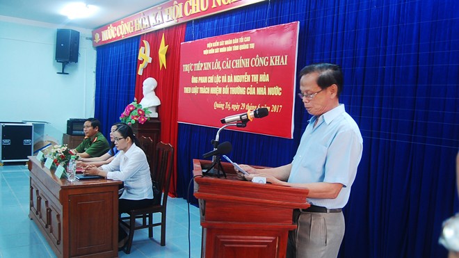 Quảng Trị: Một công dân kiện Viện KSND tỉnh Ngày 29/6/2017, Viện KSND tỉnh Quảng Trị tổ chức công khai xin lỗi người bị oan trong vụ án “lừa đảo chiếm đoạt tài sản”-vợ chồng ông Phan Chí Lộc. ẢNH: N.V