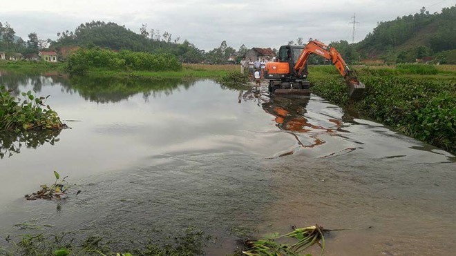 Vớt bèo trên sông phát hiện thi thể đang phân hủy Hiện trường vụ việc.