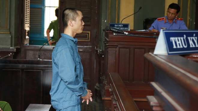 Lãnh án 12 năm tù vì nhiều lần 'quan hệ' với bạn gái 'nhí' Lãnh án 12 năm tù vì nhiều lần 'quan hệ' với bạn gái 'nhí'