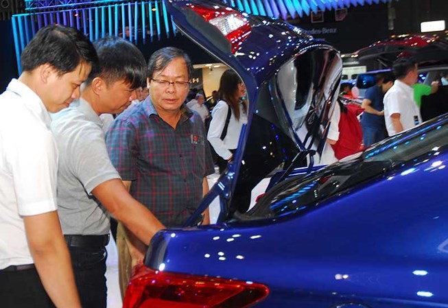 Đủ chiêu ‘móc túi’ người mua ô tô dịp Tết Đủ chiêu ‘móc túi’ người mua ô tô dịp Tết