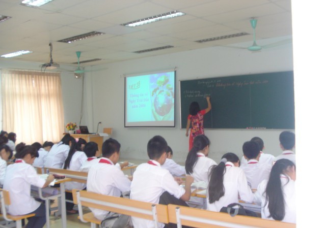 Cô giáo 'im lặng' suốt 4 tháng và nghịch lý giáo viên sợ học trò Nhiều ý kiến cho rằng, nghề giáo viên ngày càng áp lực. Ảnh minh họa: Q.Anh