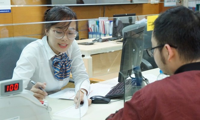 Ngân hàng sắp được cho vay vượt giới hạn nhiều đối tượng Quyết định với cơ chế mới, có hiệu lực từ ngày 1/5/2018, sẽ tạo thêm điều kiện chủ động và linh hoạt hơn cho các tổ chức tín dụng, cũng như các đối tượng vay vốn thuộc nhiều lĩnh vực - Ảnh: Quang Phúc.