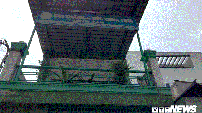 'Nước màu đỏ của Hội Thánh Đức Chúa Trời Mẹ là bùa ngải' Trụ sở Hội Thánh Đức Chúa Trời tại Bình Tân.