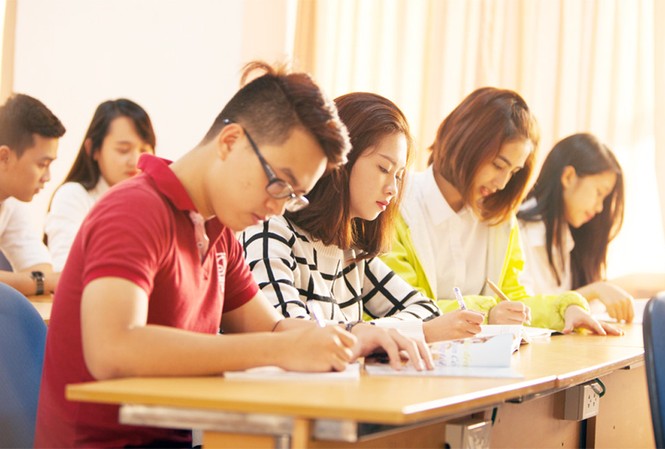TS Hoàng Ngọc Vinh nói gì về phát biểu của Bộ trưởng giáo dục? Ông Phùng Xuân Nhạ - Bộ trưởng GD&ĐT cho rằng, học phí thấp khó mong đợi chất lượng cao.