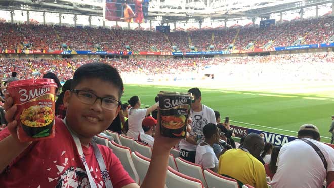 Bạn đồng hành trong những ngày sôi động ở Nga Fan bóng đá nhí Việt tại sân vận động Spartak, Moskva trong trận Bỉ gặp Tunisia 23/06/2018.(Ảnh: Minh Hải)