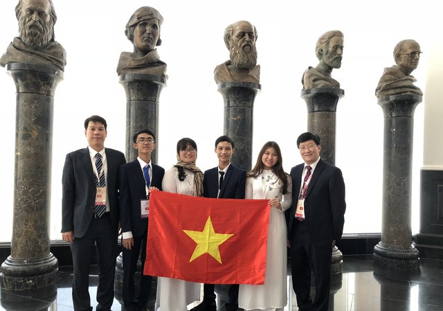 Việt Nam đoạt 3 Huy chương vàng Olympic Sinh học quốc tế Đoàn học sinh Việt Nam đều đoạt huy chương