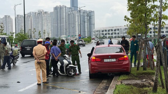 Bản tin 14H: Cô gái trẻ bị xe BMW kéo lê 20m, chết tức tưởi Hiện trường vụ tai nạn