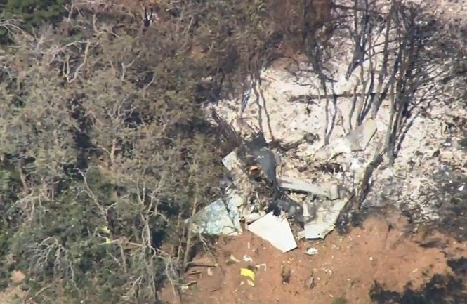Máy bay quân sự Mỹ rơi, phi công nhảy dù thoát Hiện trường chiếc máy bay quân sự T-38 Talon rơi ở bang Oklahoma (Mỹ) chiều 17-8, phi công may mắn kịp nhảy dù thoát. Ảnh: KWTV News