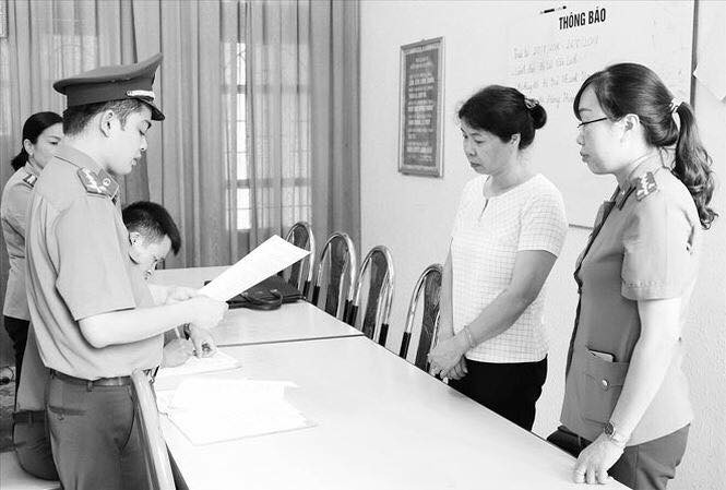 Tin nóng giáo dục: Khởi tố thêm bị can sửa điểm cho thí sinh Sơn La Cơ quan điều tra đọc lệnh khởi tố, khám xét đối với Nguyễn Thanh Nhàn