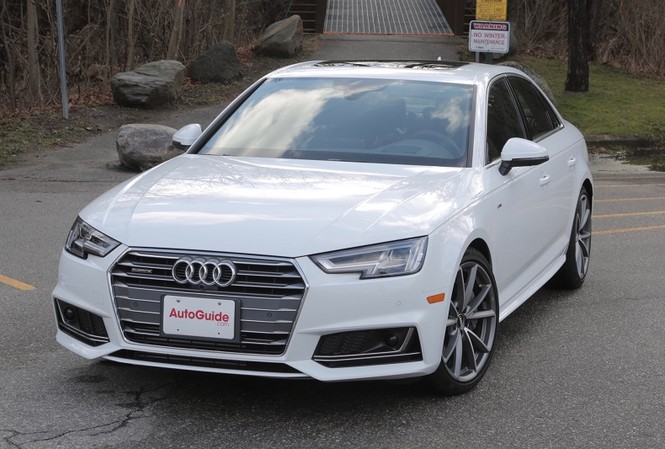 Ưu, nhược điểm của Audi A4 2018 Audi A4 2018 - sedan hạng sang cỡ nhỏ