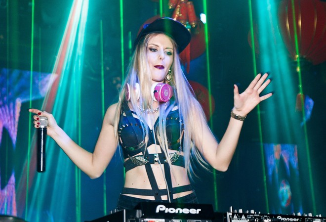Vẻ quyến rũ khó cưỡng của nữ DJ người Ukraine Vẻ quyến rũ khó cưỡng của nữ DJ người Ukraine