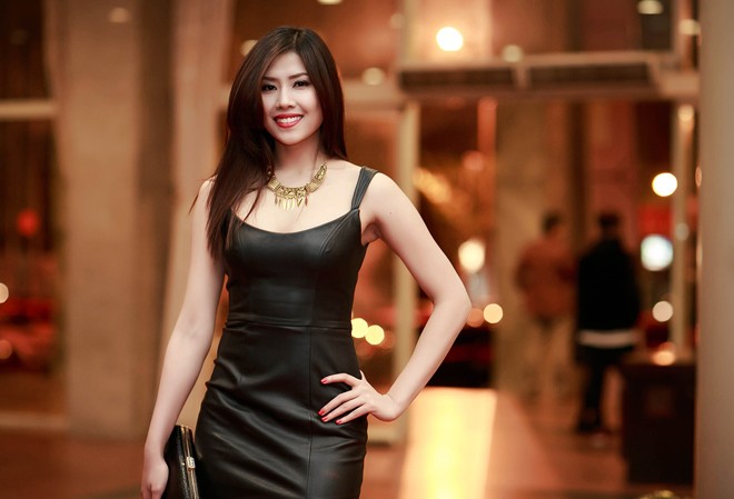 Nguyễn Thị Loan mặc váy da bó sát gợi cảm Nguyễn Thị Loan mặc váy da bó sát gợi cảm