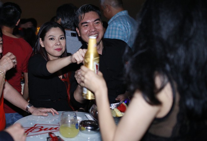 Thanh Thảo đi bar cùng bồ cũ dù sắp lên xe hoa Thanh Thảo đi bar cùng bồ cũ dù sắp lên xe hoa