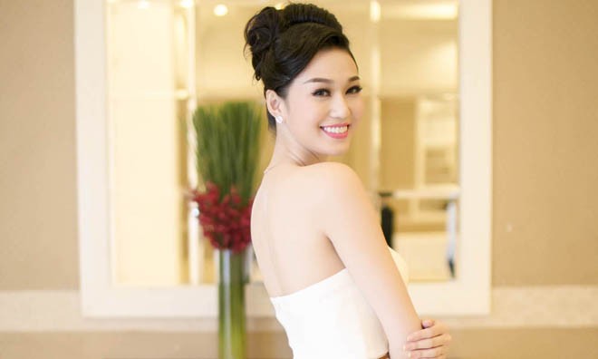 Khánh My vai trần trắng muốt, 'chạy show' event Khánh My vai trần trắng muốt, 'chạy show' event