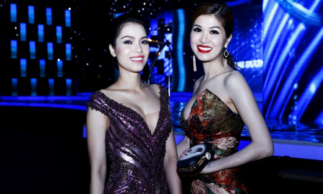 Oanh Yến, Quách An An đọ ngực đầy gợi cảm Oanh Yến, Quách An An đọ ngực đầy gợi cảm