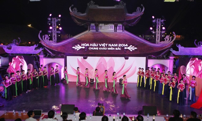 Tổng duyệt chung khảo phía Bắc Hoa hậu Việt Nam 2014 Sân khấu đêm chung khảo phía Bắc Hoa hậu Việt Nam 2014.