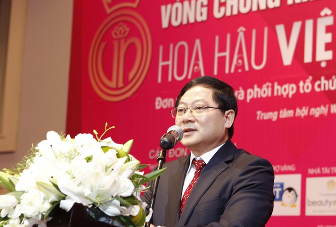 Thí sinh hoa hậu hai miền Bắc - Nam: Nơi nào cũng đẹp Nhà báo Lê Xuân Sơn - Trưởng Ban tổ chức cuộc thi Hoa hậu Việt Nam 2014. Ảnh: Hồng Vĩnh.