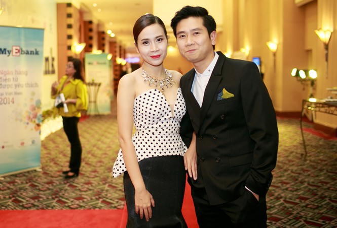 Lưu Hương Giang gợi cảm sánh vai Hồ Hoài Anh dự tiệc Lưu Hương Giang và Hồ Hoài Anh xuất hiện tại một sự kiện tối qua với phong cách thời trang lịch thiệp.