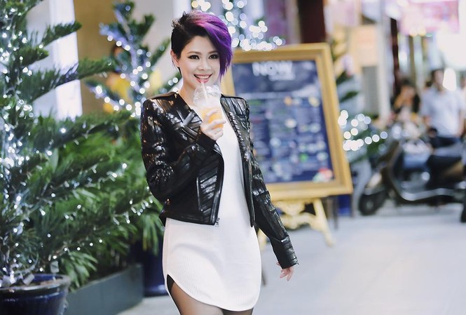 Thanh Thảo tóc tím, gợi cảm xuống phố ngày cuối năm Thanh Thảo tóc tím, gợi cảm xuống phố ngày cuối năm