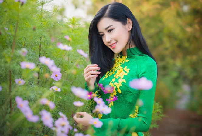 Á hậu Huyền My hóa 'nàng Xuân' xinh đẹp giữa hoa cỏ Á hậu Huyền My hóa 'nàng Xuân' xinh đẹp giữa hoa cỏ