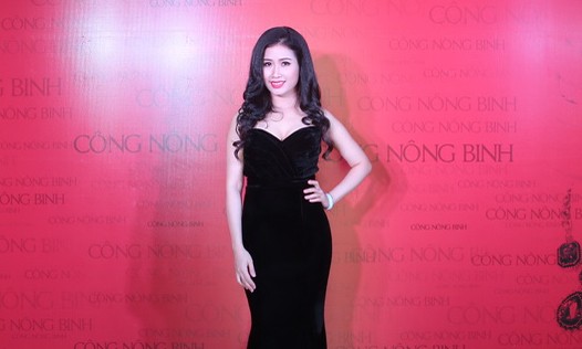 Sao Mai Hồng Nhung phát hành bộ CD 'Công-Nông-Binh' Giải Nhì Sao Mai dòng nhạc thính phòng 2009 Hồng Nhung.