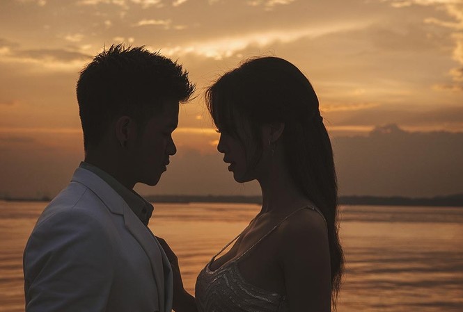 Trọng Hiếu tình tứ bên Vũ Ngọc Anh trong MV mới Trọng Hiếu và Vũ Ngọc Anh trong MV 'Bước đến bên em'.