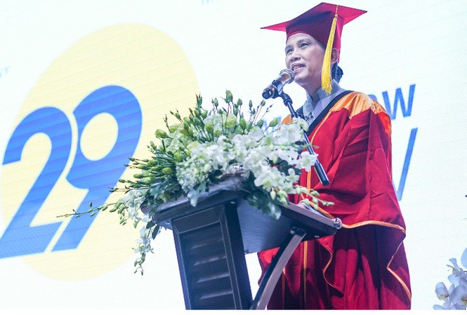 Bà Bùi Trân Phượng không còn là Hiệu trưởng đại học Hoa Sen Bà Bùi Trân Phượng trong một lễ trao bằng tốt nghiệp cho sinh viên.