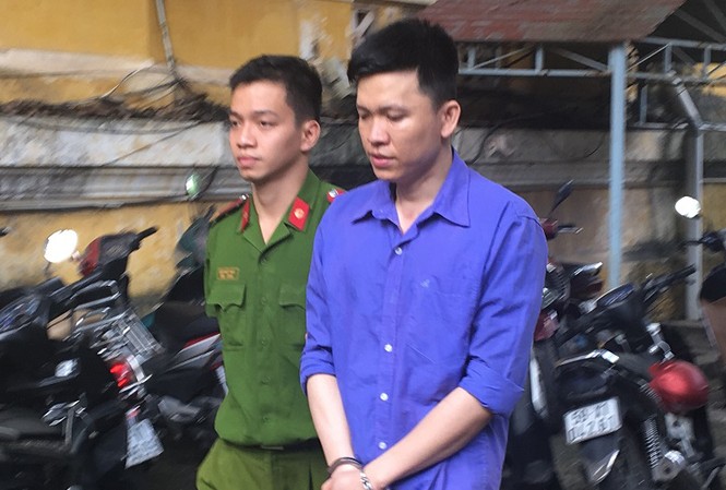 Anh xách dao đi 'bênh vực' em bị đối thủ đâm chết Nguyễn Hữu Phước tại tòa ngày 26/9. Ảnh: Tân Châu.