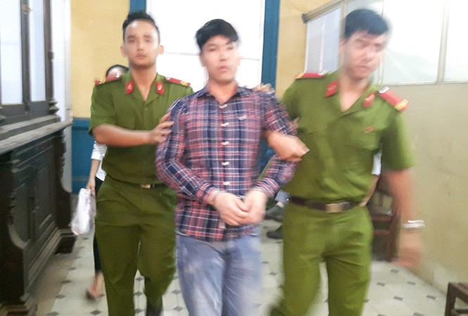 Nam thanh niên bị đâm chết vì can đánh nhau Trương Hoàng Trung tại tòa ngày 28/9. Ảnh: Tân Châu.