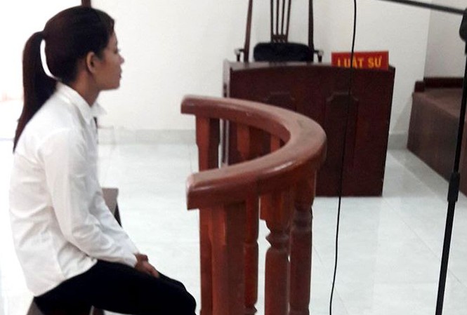 Cơ quan điều tra và VKS ‘đối nhau’ vụ cô gái chở bạn ngã tử vong Thạch thị Bé Trúc tại phiên tòa lần thứ tư. Ảnh: Tân Châu.