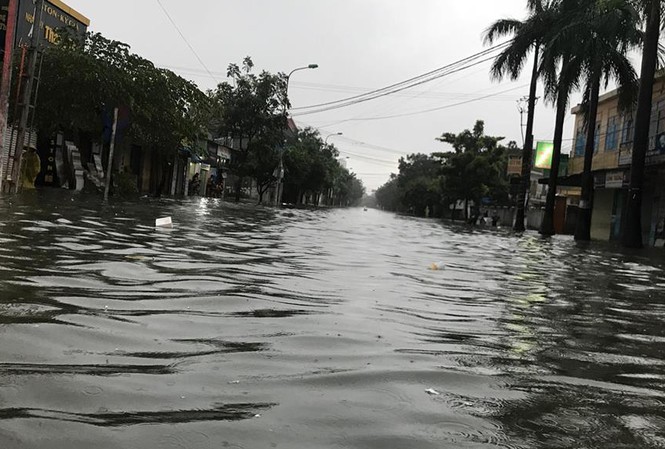 Mưa lớn gây ngập, nhiều trường ở Nghệ An cho học sinh nghỉ học Mưa lớn gây ngập, nhiều trường ở Nghệ An cho học sinh nghỉ học