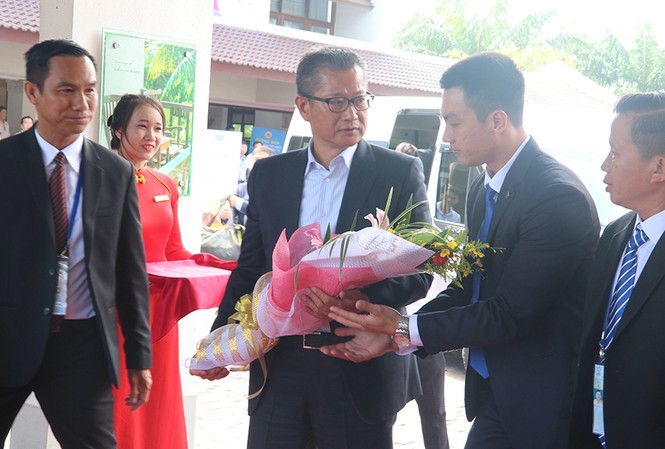 Nhân viên phục vụ không đưa ảnh đại biểu APEC lên mạng xã hội Nhân viên phục vụ không đưa ảnh đại biểu APEC lên mạng xã hội