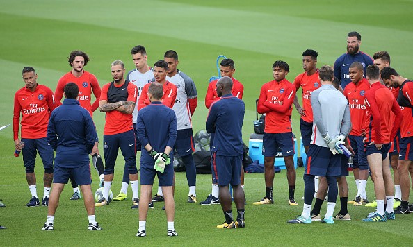 Ngôi sao Neymar lại làm loạn ở PSG, cãi nhau với HLV Emery Ngôi sao Neymar lại làm loạn ở PSG, cãi nhau với HLV Emery