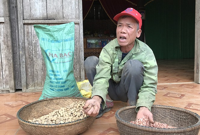 Kỷ luật hàng loạt lãnh đạo, cán bộ chủ chốt tại một huyện nghèo Người dân nghèo huyện Minh Hoá điêu đứng vì bị nhà thầu sân sau của ông Niên cấp giống kém chất lượng.