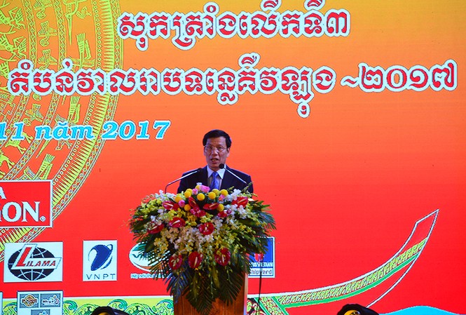 Sôi động khai mạc Lễ hội Oóc Om Bóc – Đua ghe Ngo Bộ trưởng Nguyễn Ngọc Thiệp phát biểu.