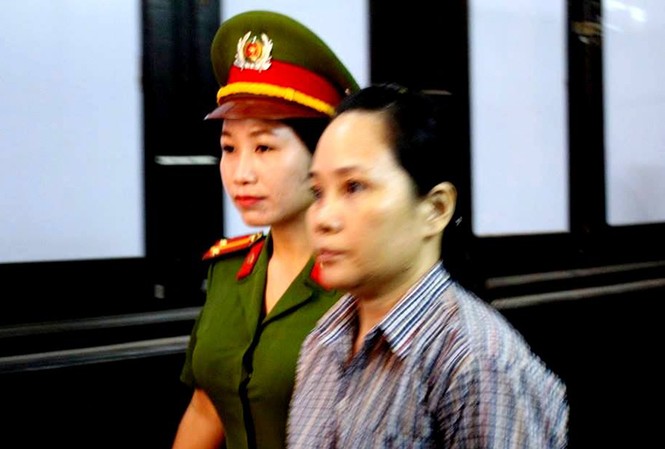 Tây Ninh: Hàng chục người mất tiền vì hụi Chủ hụi Nguyễn Thị Phượng tại phiên tòa phúc thẩm sáng 7/11. Ảnh: Tân Châu.