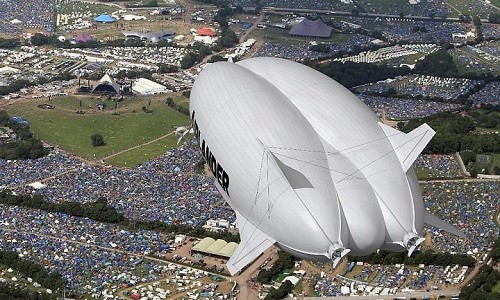 Máy bay lớn nhất thế giới bay cao hơn 2.000 mét Airlander 10 được xem là máy bay lớn nhất thế giới, có trọng lượng 20 tấn. Ảnh: HAV.