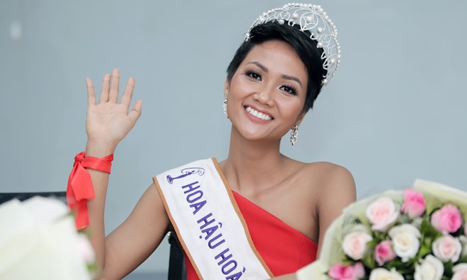 Hoa hậu H’Hen Niê: “Tôi tự tin nhất là làn da nâu của mình” Tân Hoa hậu Hoàn vũ Việt Nam trong buổi giao lưu. Ảnh: Zing.
