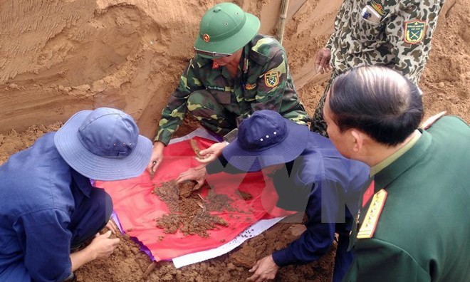 Quảng Trị: Cất bốc 40 hài cốt liệt sỹ tại bờ sông Thạch Hãn Quảng Trị: Cất bốc 40 hài cốt liệt sỹ tại bờ sông Thạch Hãn