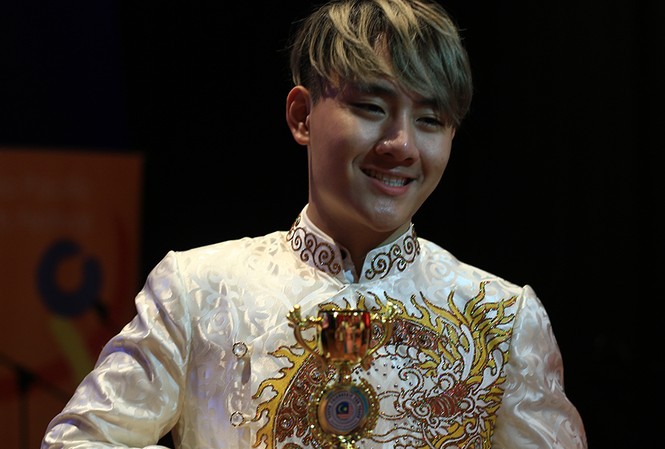 Tác giả 'You Raise Me up' đoạt giải Vàng liên hoan nghệ thuật châu Á TBD Nguyễn Thế Việt giành giải vàng tại Liên hoan nghệ thuật châu Á - Thái Bình Dương.