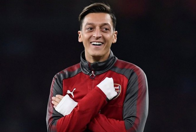 Mesut Ozil ở lại Arsenal, hưởng lương cao chưa từng có Mesut Ozil ở lại Arsenal, hưởng lương cao chưa từng có