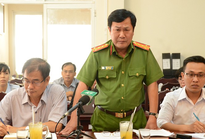 Yêu cầu Công an thị trấn Dương Đông xin lỗi người mua bán dâm bị bêu xấu Đại tá Lưu Thành Tín – Phó giám đốc Công an tỉnh Kiên Giang tại cuộc họp báo sáng nay.