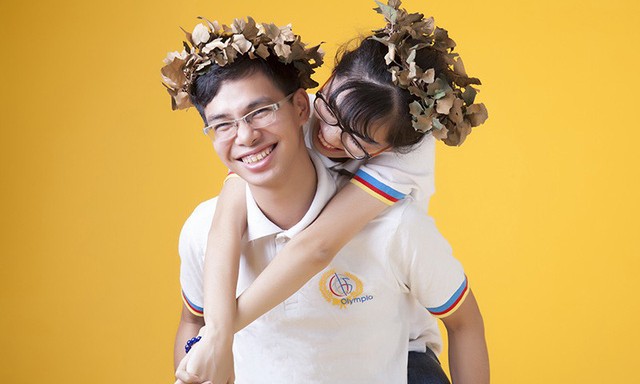 Cầu hôn bằng vòng nguyệt quế Đường lên đỉnh Olympia Hai chiếc vòng nguyệt quế của Dũng vừa vặn đủ cho cả hai người.