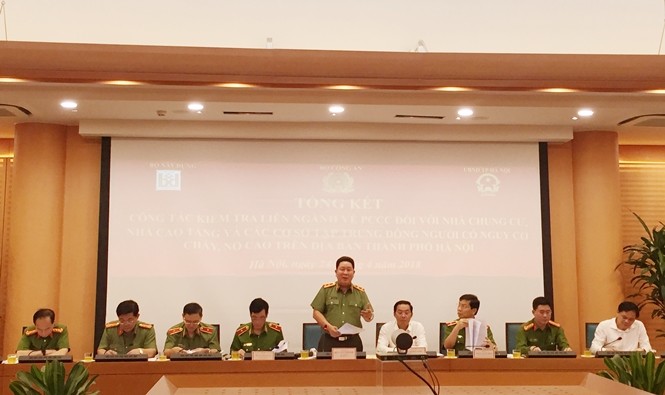 Kiểm tra đột xuất: Nhiều yếu kém về PCCC tại chung cư ở Hà Nội Kiểm tra đột xuất: Nhiều yếu kém về PCCC tại chung cư ở Hà Nội