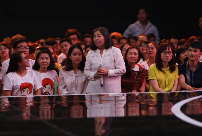 Mẹ Quang Lê bất ngờ khoe giọng trên chương trình Thần tượng Bolero Mẹ Quang Lê bất ngờ khoe giọng trên chương trình Thần tượng Bolero.