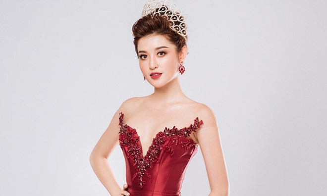 Huyền My lại xuất sắc lọt top 32 'Hoa hậu của các Hoa hậu 2017' Á hậu Huyền My.