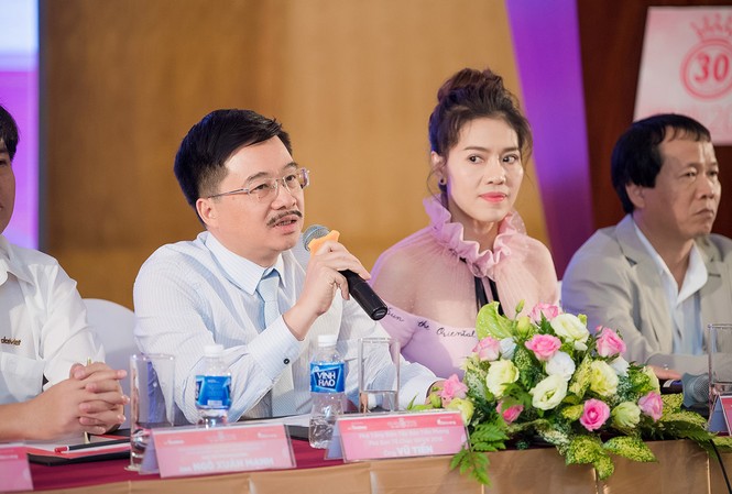Vì sao chỉ chọn 30 thí sinh vào chung khảo phía Nam Hoa hậu Việt Nam? Nhà báo Vũ Tiến - Phó trưởng BTC HHVN 2018 trả lời báo chí trong cuộc họp báo sáng 12/6.